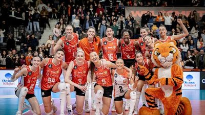 Eczacıbaşı Dynavit, CEV Zeren Group Şampiyonlar Ligi C Grubu 4. maçında, evinde Yunan