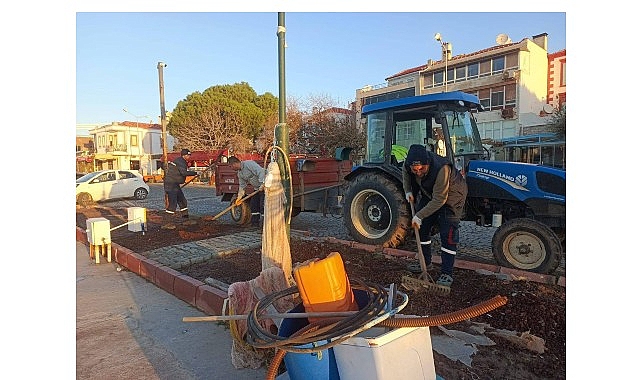 Ayvalık Belediyesi Park ve Bahçeler Müdürlüğü ekipleri, kış sezonunun başlamasıyla