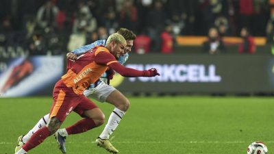 Turkcell Süper Kupa yarı finalinde Trabzonspor'u 4-1 yenen Galatasaray'ın teknik