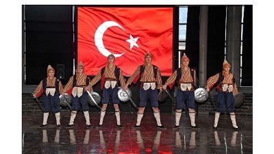 Tarihi Mehter Takımı ve Bursa Tahtakıran Kılıç Kalkan Ekibi, geçmişin