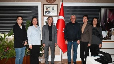 Göynük Ortaokulu Müdürü Duran Benli ve okul aile birliği üyeleri