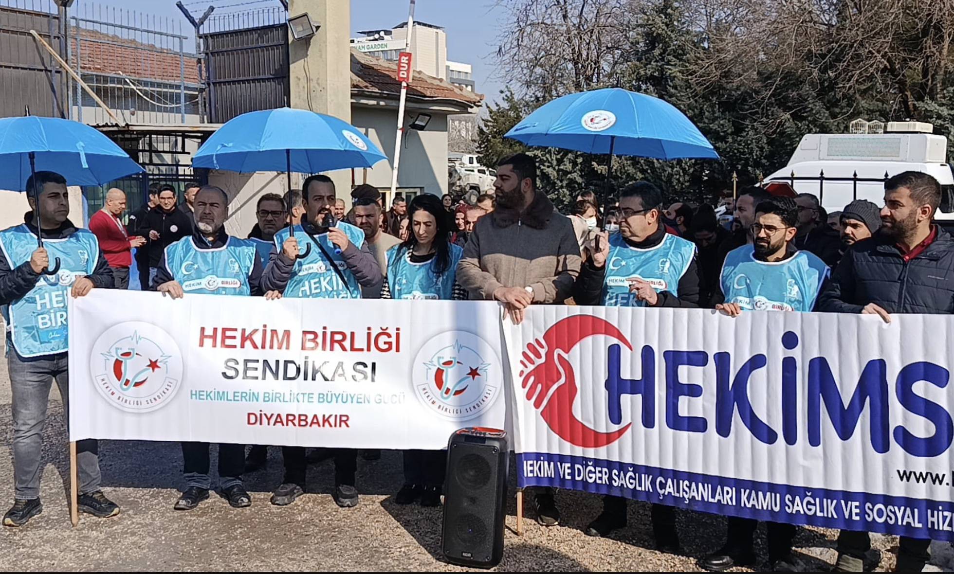 Hekim Birliği Sendikası olarak Diyarbakır Şubemizle Dağkapı Devlet Hastanesi önünde