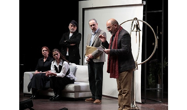 İstanbul Büyükşehir Belediyesi Şehir Tiyatroları, eskimeyen hikayesiyle günümüze ışık tutan “Bir