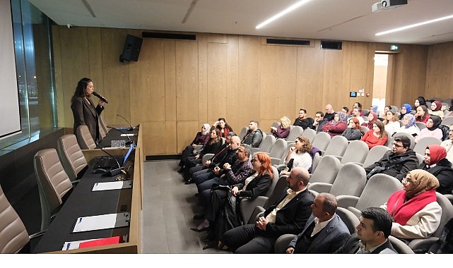 İnegöl Belediyesi, Otizmli Araştırmacı Yazar Espina Hande Ayas’ın konuşmacı olarak