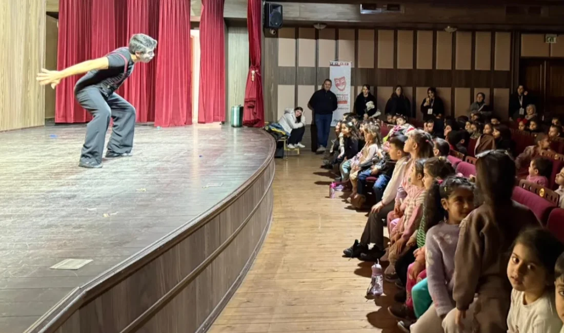 İnegöl Belediyesi tarafından “Sahnede Festival Var” sloganıyla bu yıl ilk