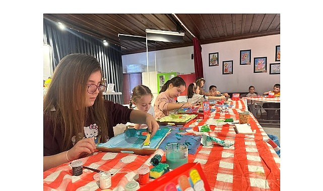 İnegöl Belediyesi’nin sömestr tatiline özel düzenlediği atölye etkinlikleriyle 5-12 yaş