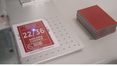 İnegöl Belediyesi’nin hayata geçirdiği QR kodlu numarataj uygulamasıyla şehirdeki yapılar