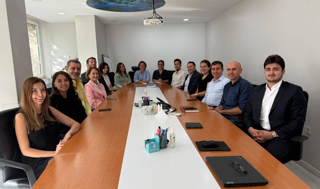 İstanbul Eczacı Odamızın yeni döneminde görev yapacak Yönetim Kurulu mazbatasını