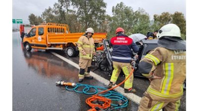 İzmir Çevre Yolu Uzundere mevkiinde meydana gelen 4 araçlı zincirleme