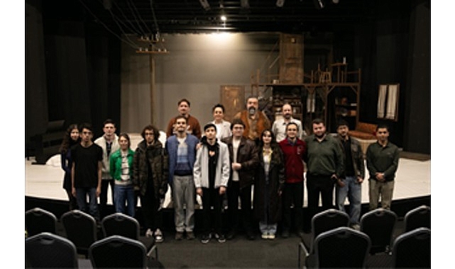 İzmir Şehir Tiyatroları’nın gençlerin tiyatro sanatına ilgisini artırmak hedefiyle gerçekleştirdiği