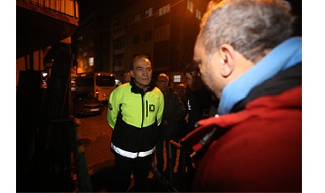 İzmir Büyükşehir Belediyesi, dün akşam saatlerinde başlayan ve kent genelinde