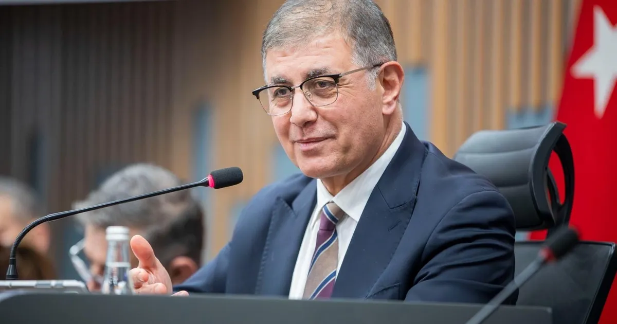 İzmir Büyükşehir Belediye Başkanı Dr. Cemil Tugay, meclis toplantısında Çankaya