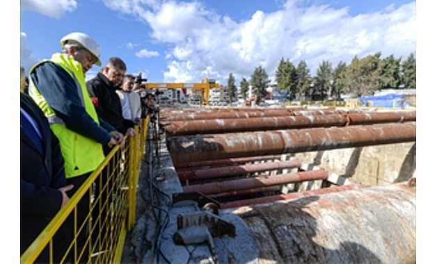 İzmir Büyükşehir Belediyesi’nin kendi kaynaklarıyla yapımını sürdürdüğü, 765 milyon Euro