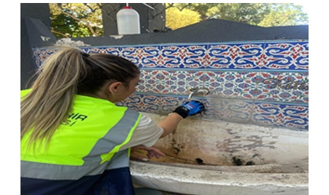 İzmir kent belleğinin sessiz tanıkları; tarihi binalar, çeşmeler ve anıtlar