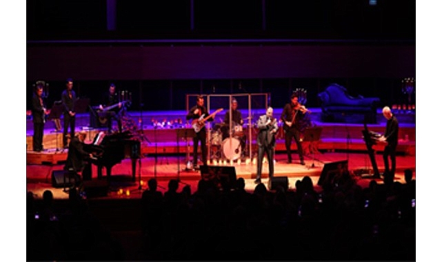 İzmirli opera sanatçısı tenor ve şan eğitmeni Levent Gündüz, sanat