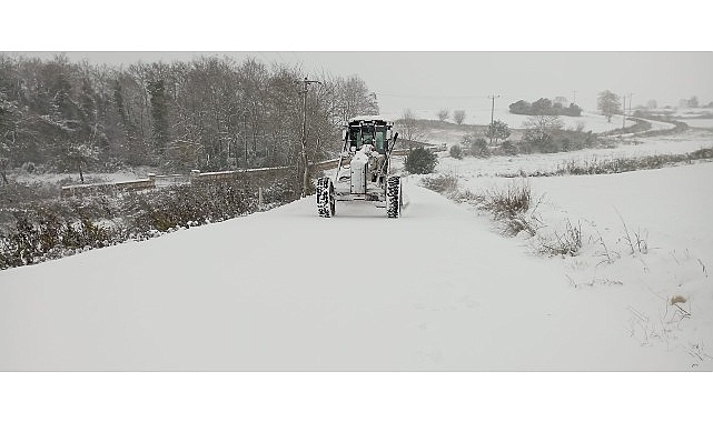 Kandıra’da etkili olan yoğun kar yağışı ilçeyi kısa sürede beyaza