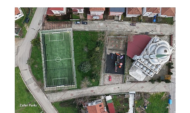 Kandıra’ya yapılacak beş yeni halı saha için Kandıra Belediyesi ekipleri