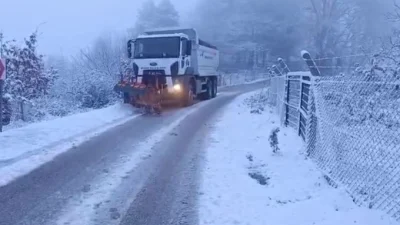 Bursa Büyükşehir Belediyesi, kentin farklı noktalarında etkili olan kar yağışı