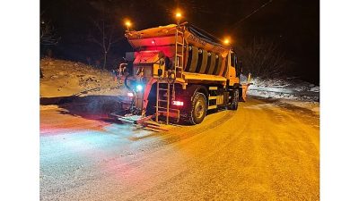 Osmangazi Belediyesi, Bursa’da gece saatlerinden itibaren etkili olan kar yağışıyla