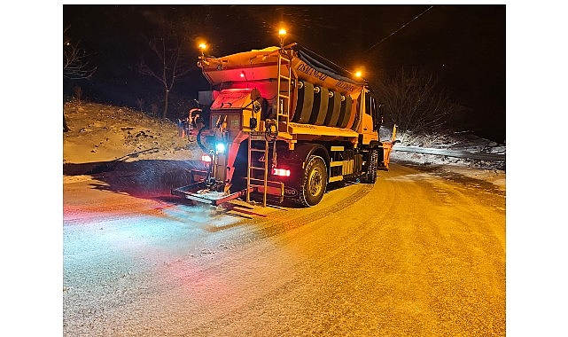 Osmangazi Belediyesi, Bursa’da gece saatlerinden itibaren etkili olan kar yağışıyla