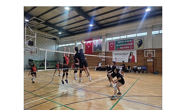 Karşıyaka Belediyesi tarafından düzenlenen voleybol turnuvası, 16 yaş ve üzeri