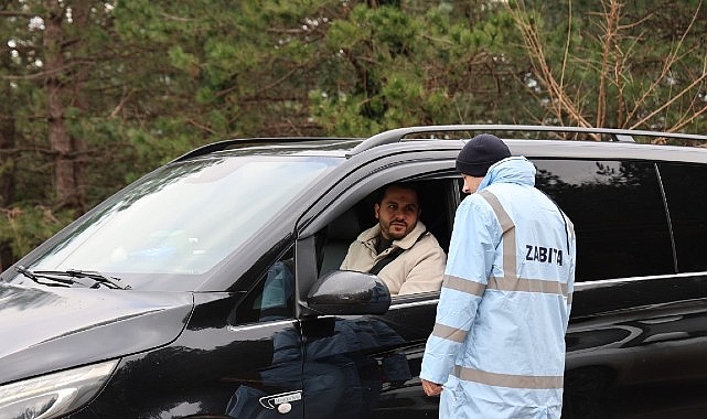 Kartepe Belediyesi bünyesindeki Kar Arama Kurtarma ve Zabıta ekipleri, kar