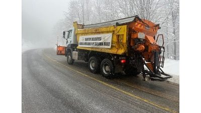 Kartepe Belediyesi, yüksek kesimlerde etkisini arttıran kar yağışıyla birlikte ulaşımın