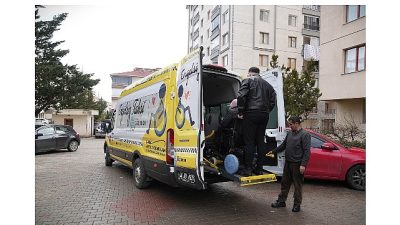 Keçiören Belediyesi’nin sosyal belediyecilik anlayışıyla yürüttüğü Engelsiz Taksi hizmeti, engelli