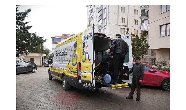 Keçiören Belediyesi’nin sosyal belediyecilik anlayışıyla yürüttüğü Engelsiz Taksi hizmeti, engelli