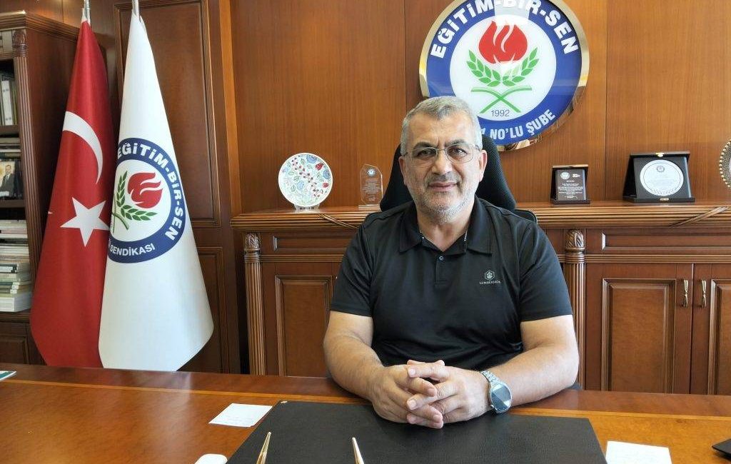 Kemalpaşa Sincan Ortaokulunda tüp bebek tedavisi gören kadın bir öğretmene