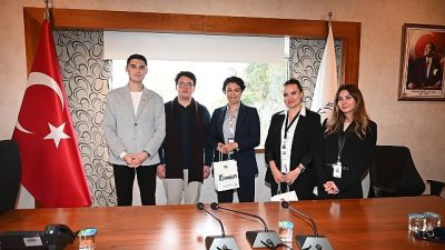 Kemer Belediyesi Gençlik Meclisi Başkanı Mehmet Yalın Erdal ile Lösemili