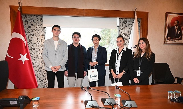 Kemer Belediyesi Gençlik Meclisi Başkanı Mehmet Yalın Erdal ile Lösemili