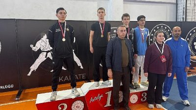 Karate Antrenörü Emin Akar’ın çalıştırdığı Kemer Belediyesi Karate Takımı, başarıdan