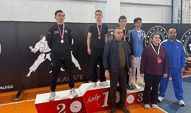 Karate Antrenörü Emin Akar’ın çalıştırdığı Kemer Belediyesi Karate Takımı, başarıdan