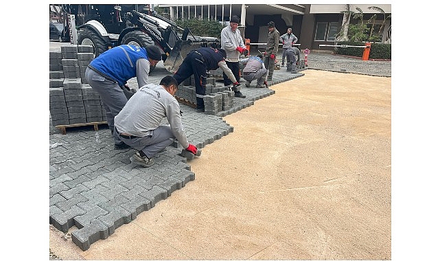 Kemer Belediyesi Fen İşleri Müdürlüğü ekipleri, ilçe genelindeki altyapı çalışmalarını