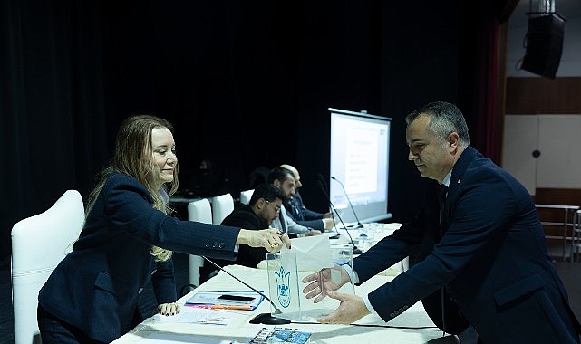 Yeni yılın ilk toplantısını gerçekleştiren Konak Belediye Meclisi’nde konuşan Başkan