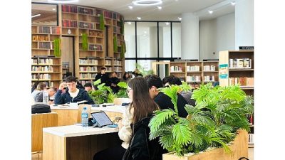Kocaeli Büyükşehir Belediyesi’ne bağlı kütüphaneler, yarıyıl tatil sürecinde gençlerin uğrak