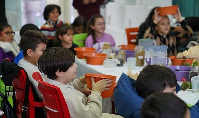 Ayvalık Belediyesi Cihan Şişman Gençlik Merkezi’nde, çocuklar ve ailelerinin katılımıyla