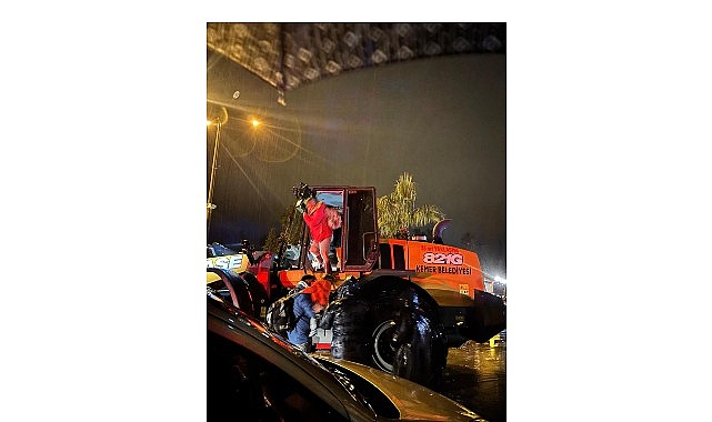 Kemer Belediye Başkanı Necati Topaloğlu, meteorolojinin şiddetli yağış uyarısının ardından