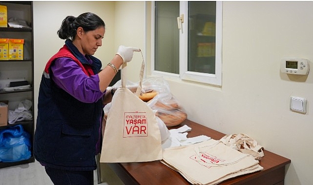 Maltepe Belediyesi, ilçedeki ihtiyaç sahipleri için ücretsiz ekmek dağıtmaya başladı.