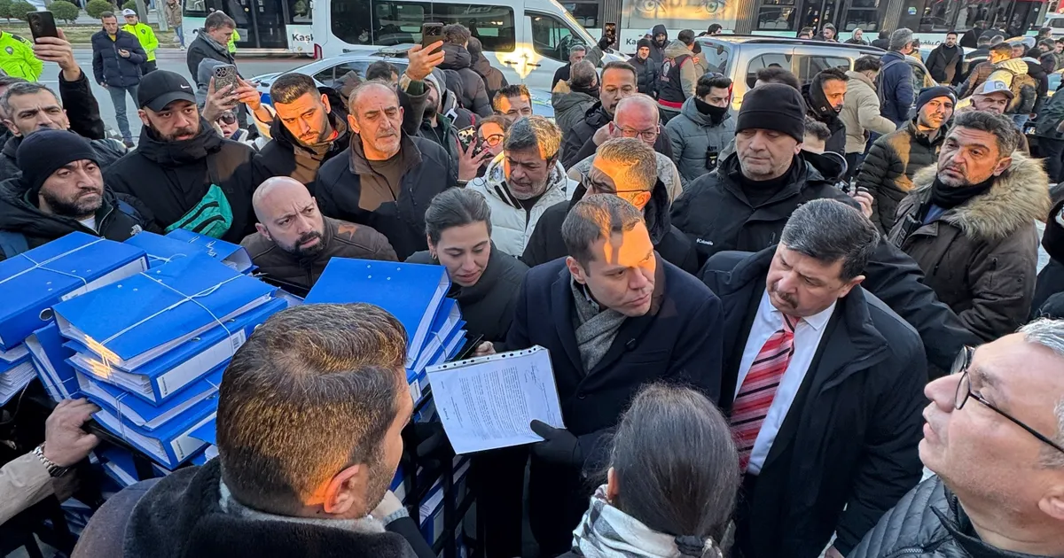 Martı TAG kurucusu Oğuz Alper Öktem, paylaşımlı yolculuk yönetmeliğinin hayata