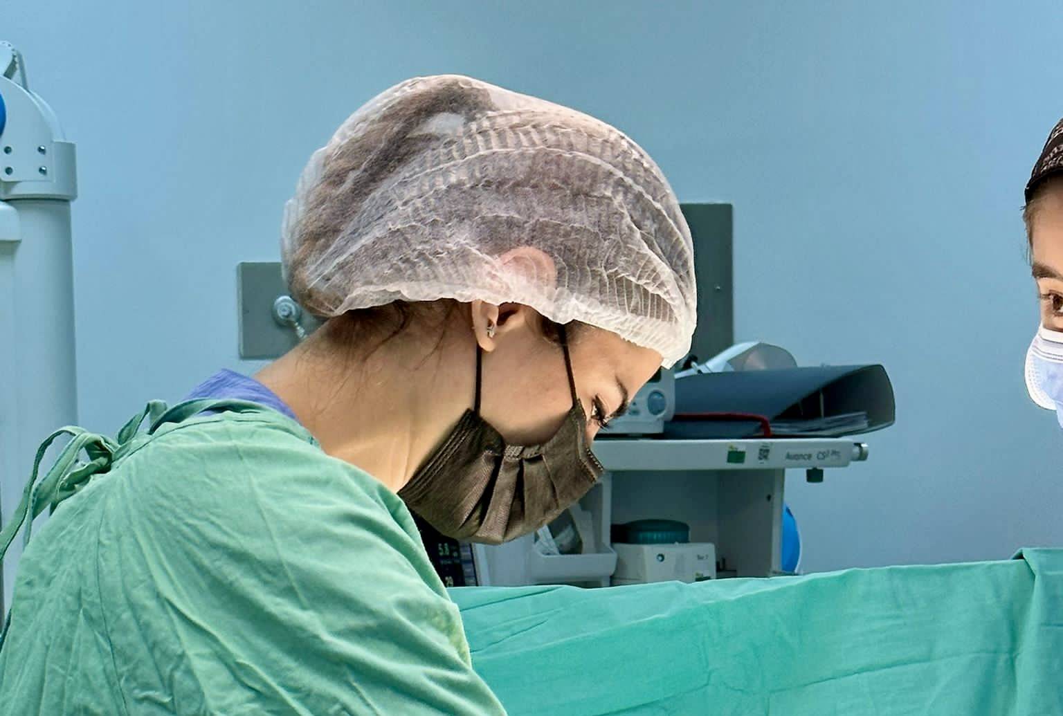 Mesai dışı ameliyat hem hastayı hem doktoru riske atabilir. Sağlık