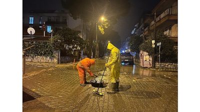 Milas Belediyesi ekipleri gün boyu etkisini sürdüren yoğun yağışlar nedeniyle