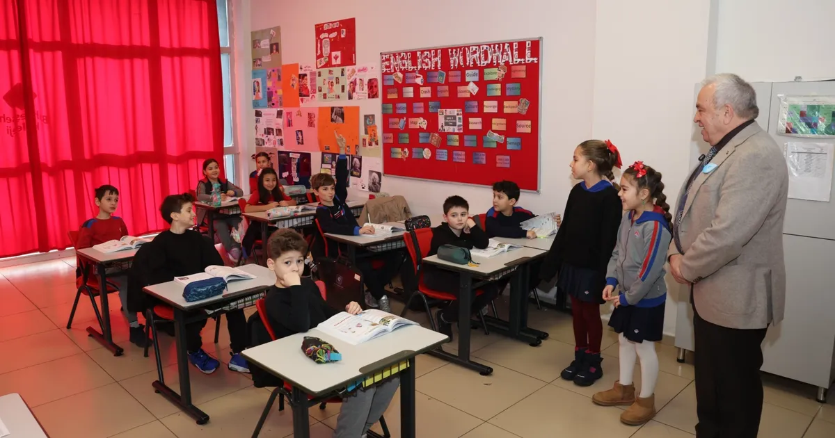 Nilüfer Belediye Başkanı Şadi Özdemir, ilkokul öğrencisi İpek Altınel’in daveti