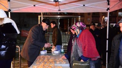 Kahramankazan Belediyesi, Miraç Kandili dolayısıyla vatandaşlara lokma ikramında bulundu.