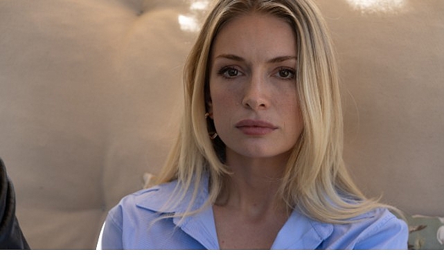 Netflix, başrollerini İbrahim Çelikkol, Emine Meyrem ve Yasemin Kay Allen’ın paylaştığı yeni dizisi Ayrılık da