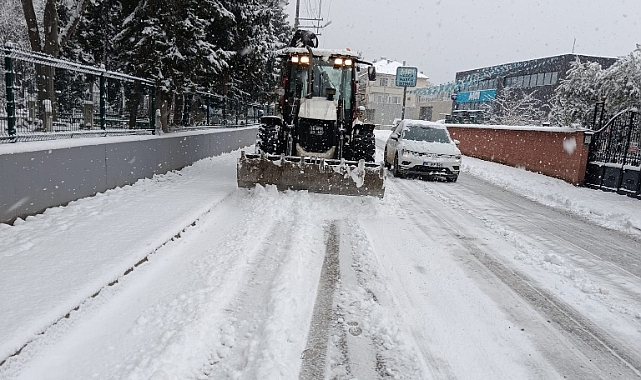 Bursa’yı etkisi altına alan yoğun kar yağışına karşı Nilüfer Belediyesi