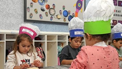 Osmangazi Belediyesi’nin kreşlerinde gerçekleştirilen ‘Meslek Tanıtım Günleri’ kapsamında minik eller,