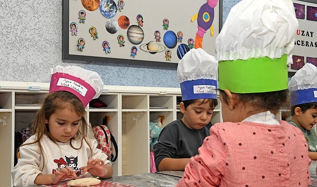 Osmangazi Belediyesi’nin kreşlerinde gerçekleştirilen ‘Meslek Tanıtım Günleri’ kapsamında minik eller,