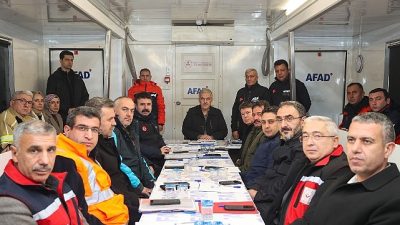 Osmangazi Belediyesi Afet İşleri Müdürlüğü’ne bağlı arama kurtarma ekipleri (OSAD),